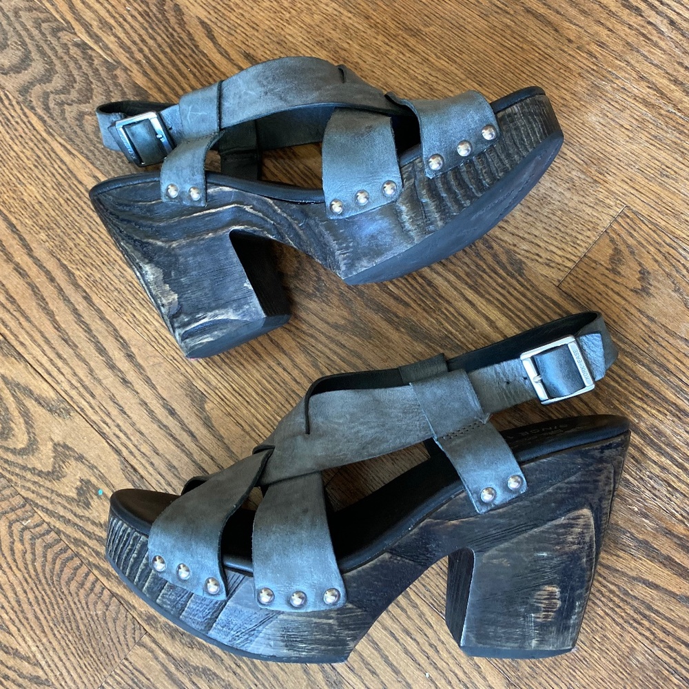 Grey leather black platform Kork-Ease strap sandal